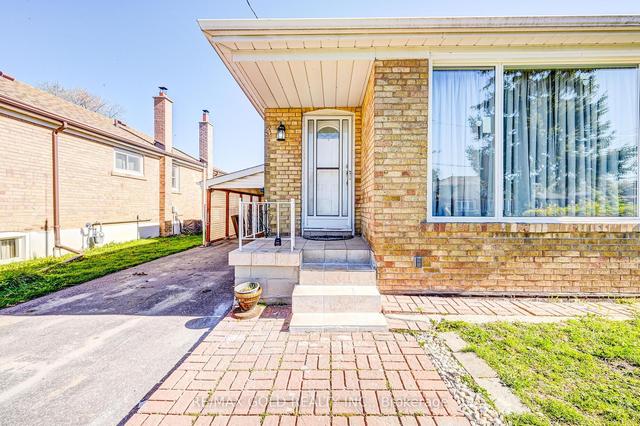 3 Graylee Ave, House detached with 2 bedrooms, 2 bathrooms and 2 parking in Toronto ON | Image 34
