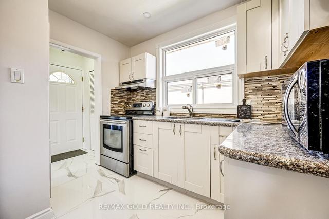 3 Graylee Ave, House detached with 2 bedrooms, 2 bathrooms and 2 parking in Toronto ON | Image 7