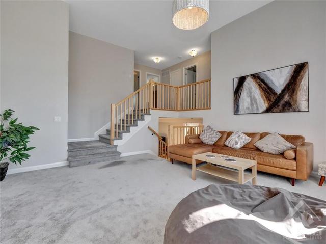 107 Cantle Cres, House detached with 4 bedrooms, 3 bathrooms and 4 parking in Ottawa ON | Image 13