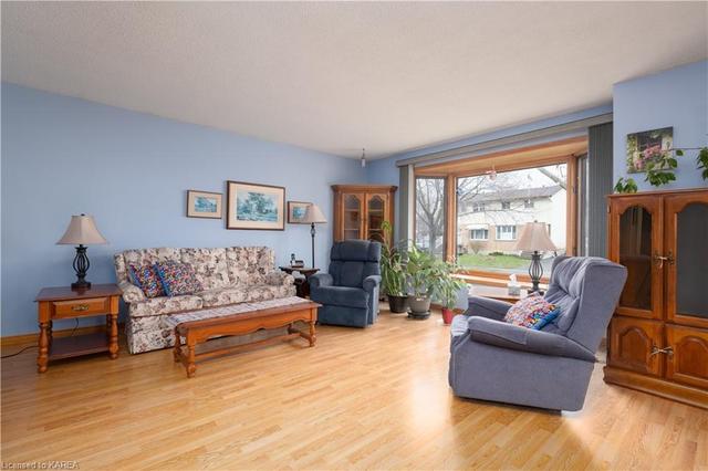 94 Douglas Ave, House detached with 3 bedrooms, 1 bathrooms and 3 parking in Kingston ON | Image 32