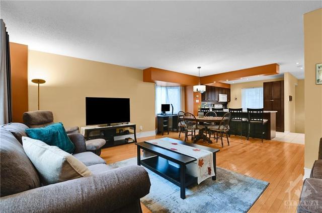 25 Sturbridge Private, Townhouse with 3 bedrooms, 2 bathrooms and 3 parking in Ottawa ON | Image 12