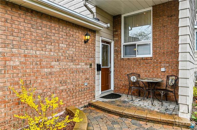 25 Sturbridge Private, Townhouse with 3 bedrooms, 2 bathrooms and 3 parking in Ottawa ON | Image 2