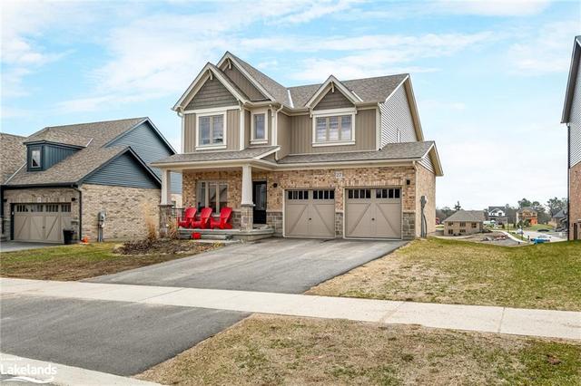 27 Woodstream Drive, House detached with 3 bedrooms, 2 bathrooms and 4 parking in Huntsville ON | Image 1