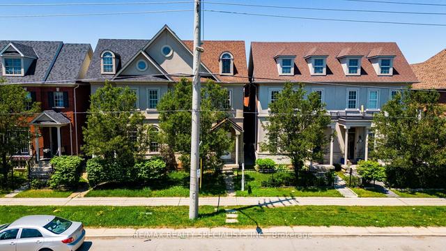 3533 Eglinton Ave W, House attached with 3 bedrooms, 4 bathrooms and 3 parking in Mississauga ON | Image 1