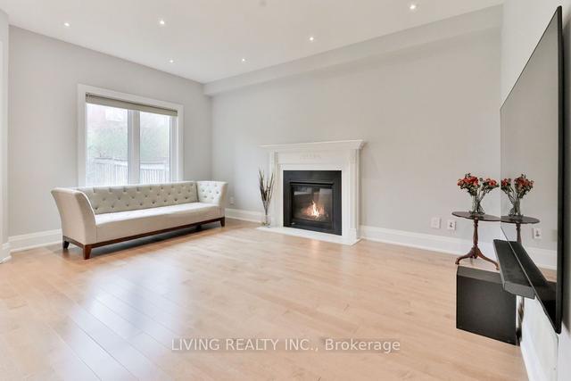 219 Shaftsbury Ave, House detached with 4 bedrooms, 4 bathrooms and 7 parking in Richmond Hill ON | Image 4