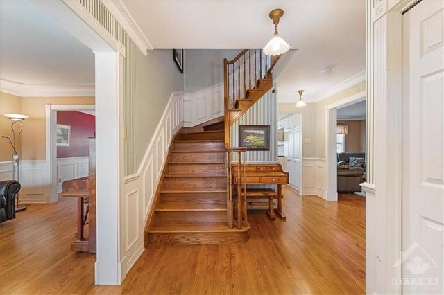 625 Northampton Drive, House detached with 3 bedrooms, 4 bathrooms and 6 parking in Ottawa ON | Image 3