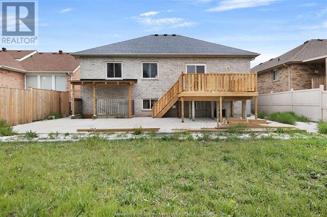 1102 Imperial Cres, House detached with 6 bedrooms, 3 bathrooms and null parking in Windsor ON | Image 30