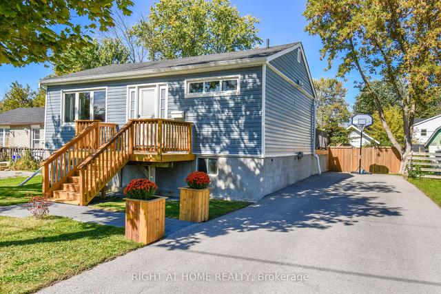 308 Lakeview Blvd, House detached with 3 bedrooms, 1 bathrooms and 4 parking in Georgina ON | Image 1