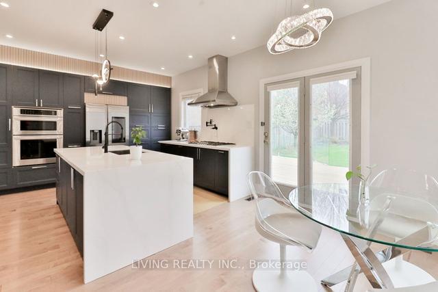 219 Shaftsbury Ave, House detached with 4 bedrooms, 4 bathrooms and 7 parking in Richmond Hill ON | Image 2