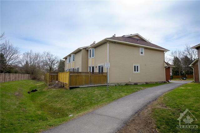 470 Valade Cres, Townhouse with 3 bedrooms, 2 bathrooms and 2 parking in Ottawa ON | Image 23