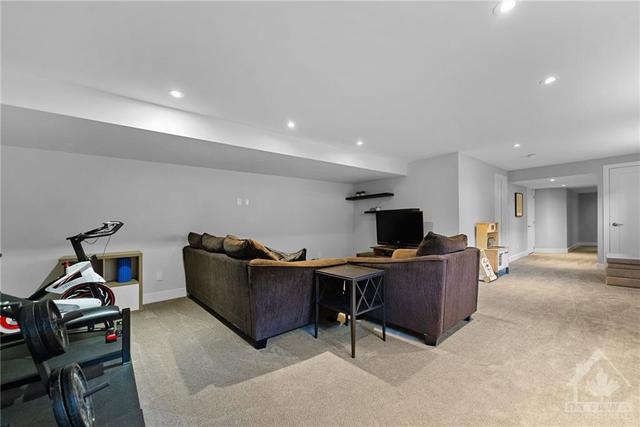 1140 Shillington Ave, Home with 4 bedrooms, 4 bathrooms and 3 parking in Ottawa ON | Image 28