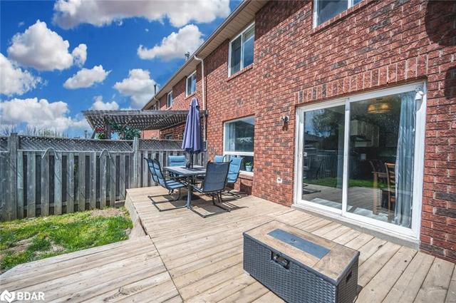 195 Dunsmore Lane, House attached with 3 bedrooms, 1 bathrooms and 2 parking in Barrie ON | Image 4
