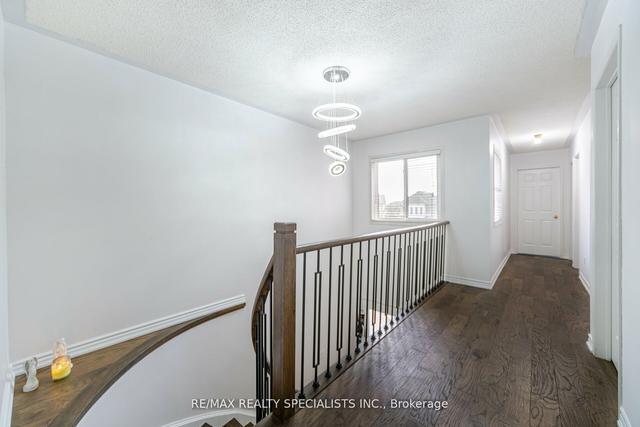 21 Bighorn Cres, House detached with 4 bedrooms, 4 bathrooms and 6 parking in Brampton ON | Image 13