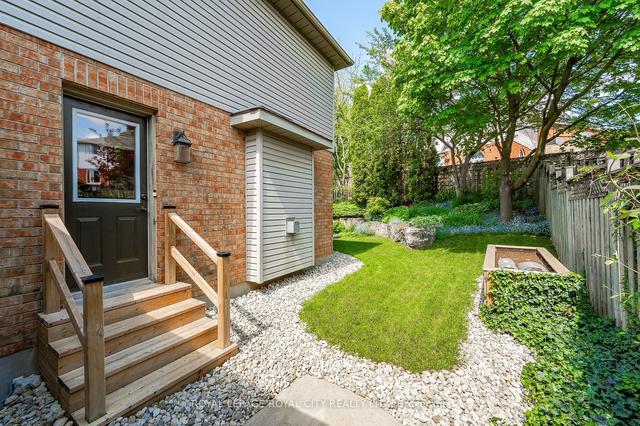 42 Peartree Cres, House detached with 3 bedrooms, 4 bathrooms and 6 parking in Guelph ON | Image 27