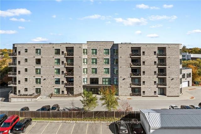 303 - 379 Scott St, Condo with 1 bedrooms, 2 bathrooms and 1 parking in St. Catharines ON | Image 1