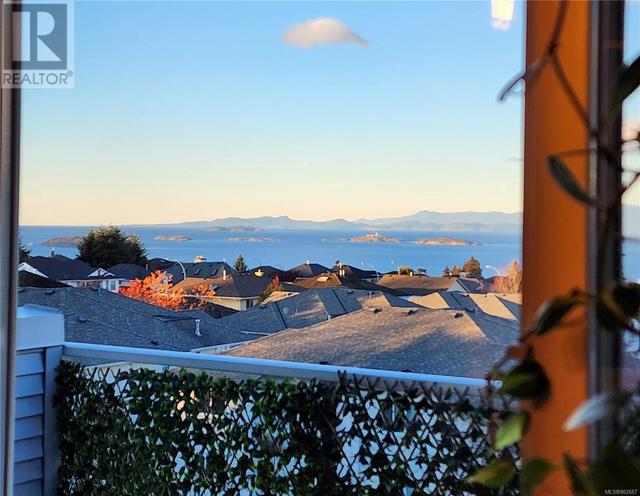 204b - 6231 Blueback Rd, Condo with 2 bedrooms, 1 bathrooms and 2 parking in Nanaimo BC | Image 11