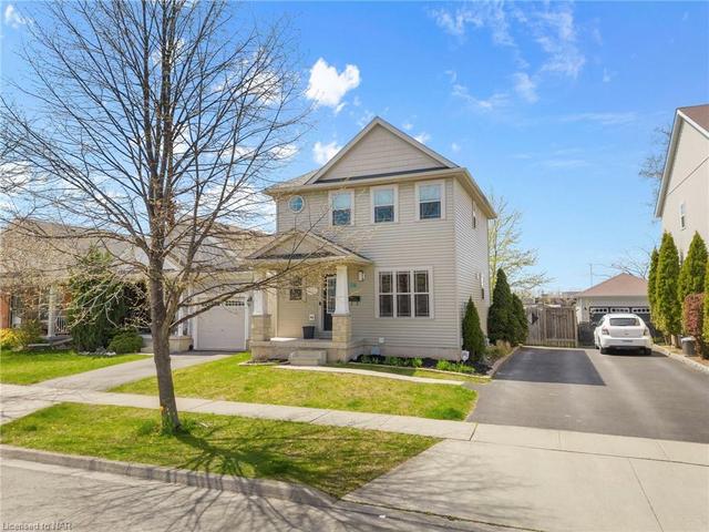 74 Chicory Cres, House detached with 3 bedrooms, 1 bathrooms and 2 parking in St. Catharines ON | Image 12