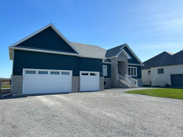 141 Lake Dr E, House detached with 4 bedrooms, 3 bathrooms and 13 parking in Georgina ON | Image 1