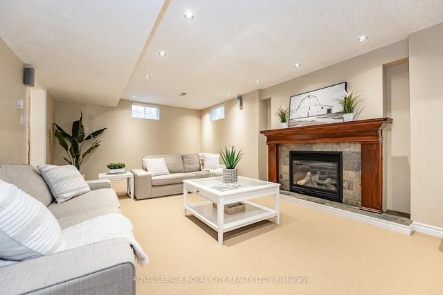 42 Peartree Cres, House detached with 3 bedrooms, 4 bathrooms and 6 parking in Guelph ON | Image 18