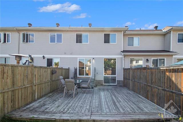 1553 Duplante Ave, Townhouse with 3 bedrooms, 2 bathrooms and 2 parking in Ottawa ON | Image 23