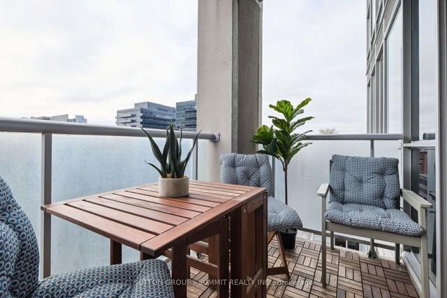 1026 - 1 Shaw St, Condo with 2 bedrooms, 2 bathrooms and 1 parking in Toronto ON | Image 3