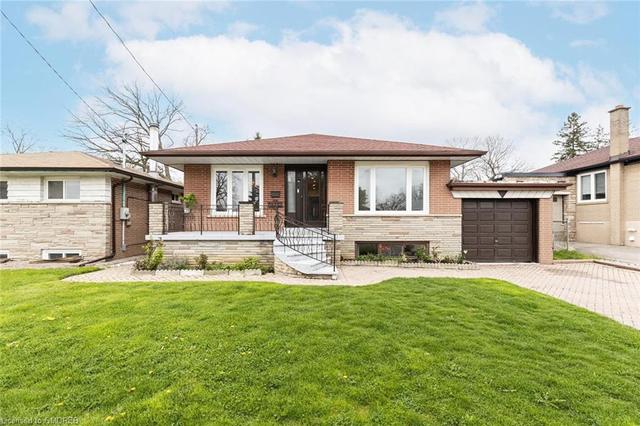 253 Thistledown Boulevard, House detached with 4 bedrooms, 2 bathrooms and 5 parking in Toronto ON | Image 12