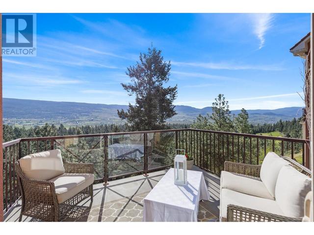 211 - 1795 Country Club Dr, House attached with 2 bedrooms, 2 bathrooms and null parking in Kelowna BC | Image 2