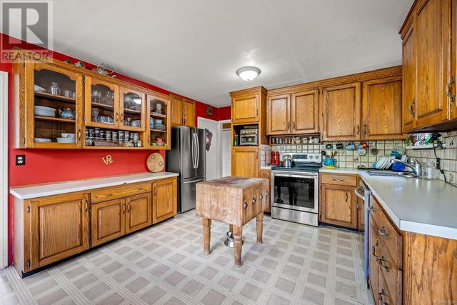 811 Fifth St, House detached with 4 bedrooms, 2 bathrooms and 3 parking in Courtenay BC | Image 5