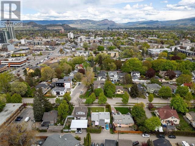 1820 Abbott St, House detached with 4 bedrooms, 2 bathrooms and 4 parking in Kelowna BC | Image 41