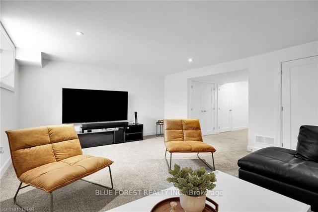4 - 499 Sophia Cres, Townhouse with 3 bedrooms, 4 bathrooms and 2 parking in London ON | Image 25