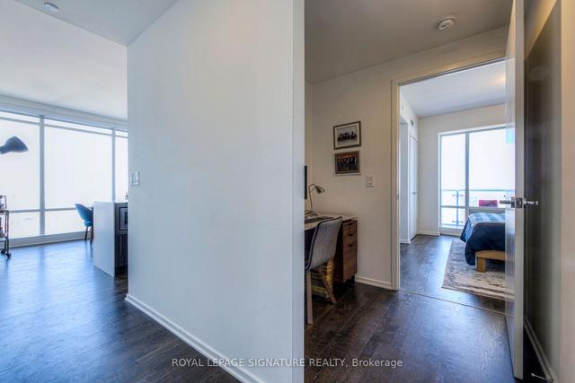 6101 - 1 Bloor St E, Condo with 2 bedrooms, 3 bathrooms and 1 parking in Toronto ON | Image 9