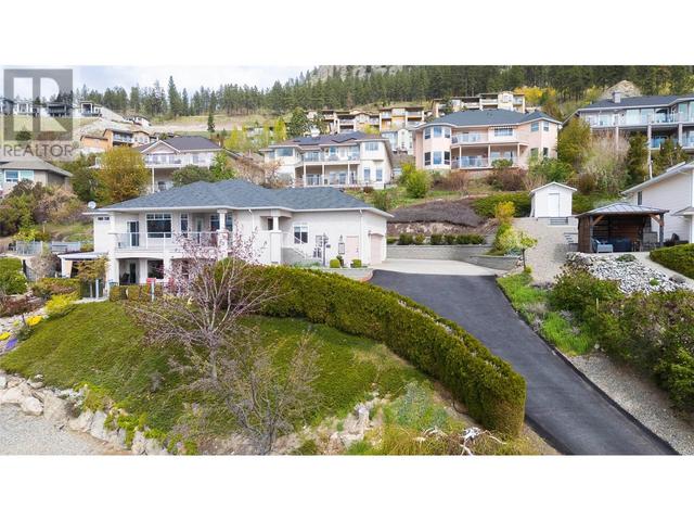 5202 Sutherland Rd, House detached with 4 bedrooms, 3 bathrooms and 5 parking in Peachland BC | Image 2