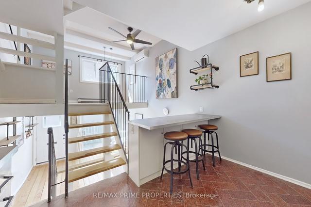 6 - 32 Curzon St, Townhouse with 1 bedrooms, 1 bathrooms and 1 parking in Toronto ON | Image 2