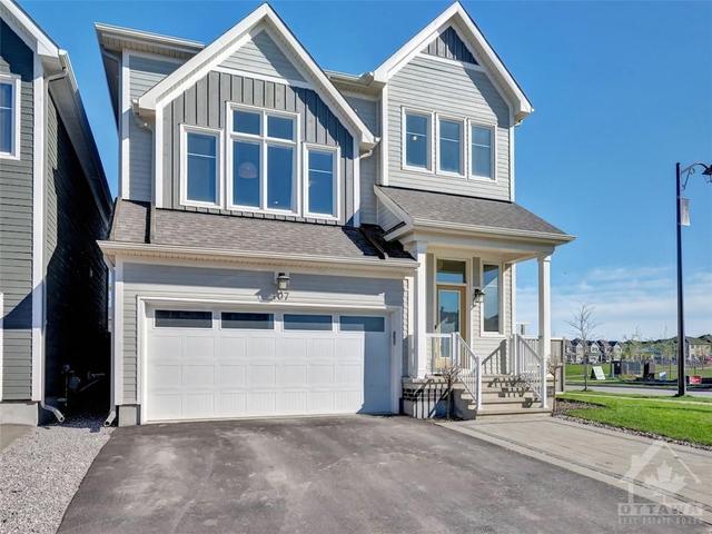 107 Cantle Cres, House detached with 4 bedrooms, 3 bathrooms and 4 parking in Ottawa ON | Image 2