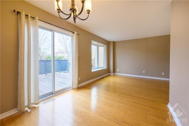470 Valade Cres, Townhouse with 3 bedrooms, 2 bathrooms and 2 parking in Ottawa ON | Image 9