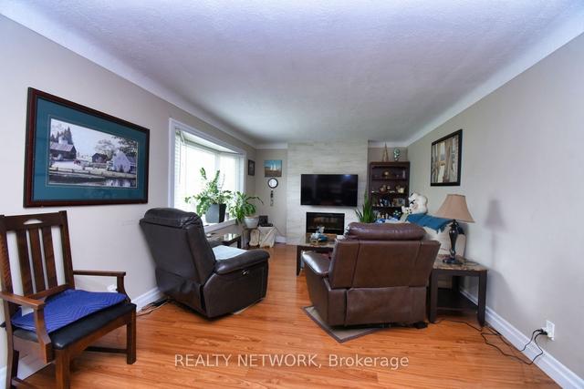 41 Woodbine Ave, House detached with 3 bedrooms, 2 bathrooms and 5 parking in St. Catharines ON | Image 3