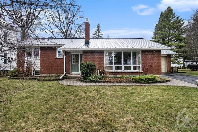 78 Albert St, House detached with 3 bedrooms, 2 bathrooms and 3 parking in North Dundas ON | Image 1