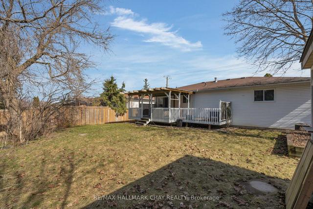 228 Huronia Rd, House detached with 3 bedrooms, 2 bathrooms and 4 parking in Barrie ON | Image 8