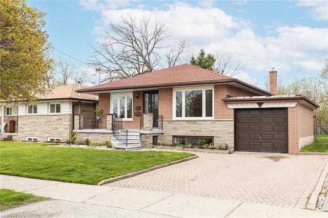 253 Thistledown Boulevard, House detached with 4 bedrooms, 2 bathrooms and 5 parking in Toronto ON | Image 1