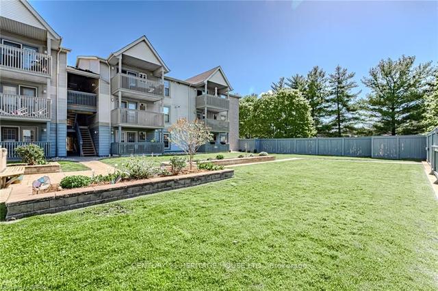 124 - 2010 Cleaver Ave, Condo with 2 bedrooms, 2 bathrooms and 2 parking in Burlington ON | Image 1