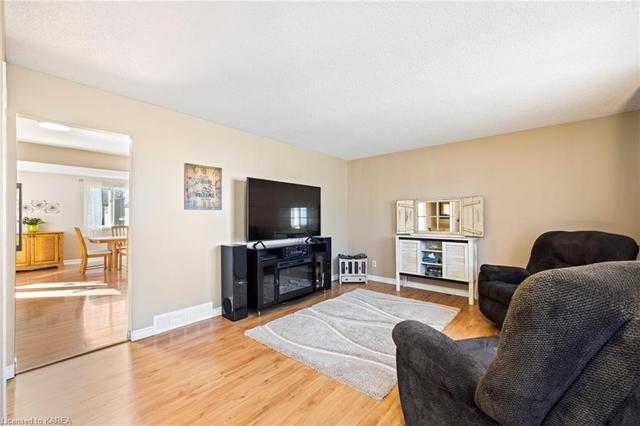 1314 Waverley Cres, House detached with 3 bedrooms, 1 bathrooms and 6 parking in Kingston ON | Image 36