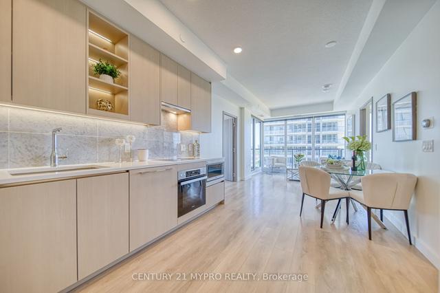 812 - 85 Mcmahon Dr, Condo with 2 bedrooms, 2 bathrooms and 1 parking in Toronto ON | Image 5