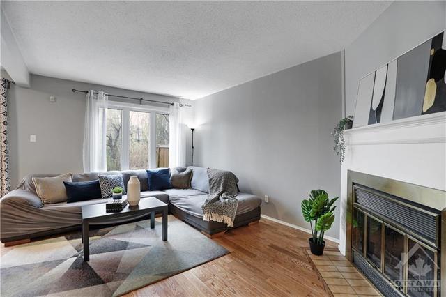 33 Forestlane Private, Townhouse with 3 bedrooms, 2 bathrooms and 2 parking in Ottawa ON | Image 7