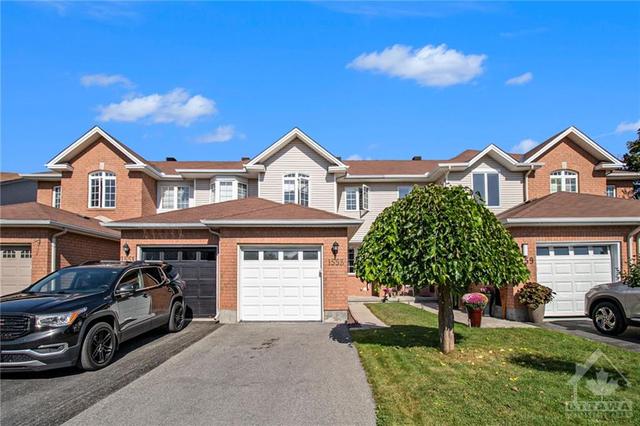 1553 Duplante Ave, Townhouse with 3 bedrooms, 2 bathrooms and 2 parking in Ottawa ON | Image 1