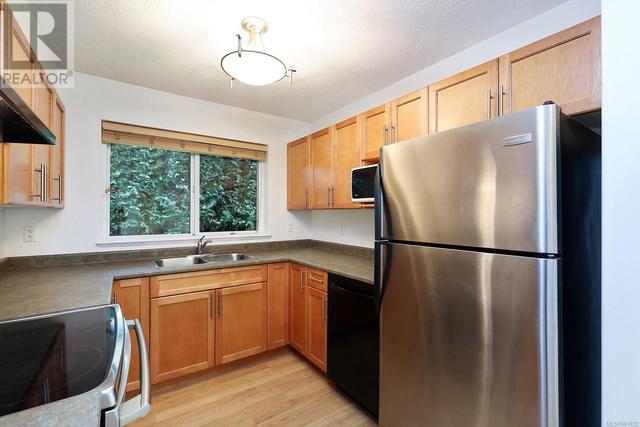106 - 840 Shamrock Pl, Condo with 2 bedrooms, 1 bathrooms and 1 parking in Comox BC | Image 3