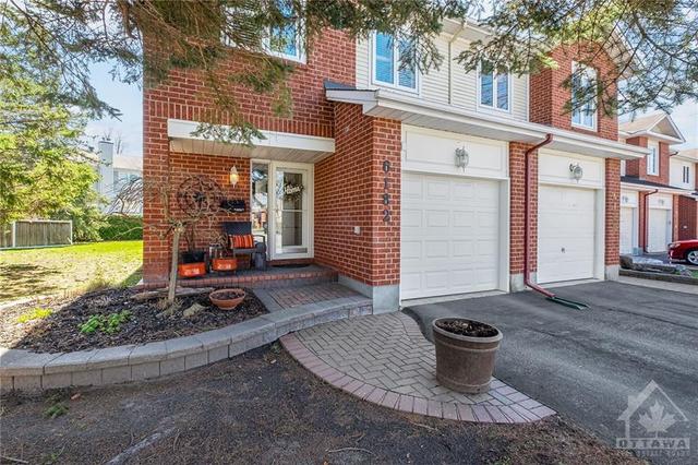 6182 Oak Meadows Dr, Townhouse with 3 bedrooms, 3 bathrooms and 2 parking in Ottawa ON | Image 1