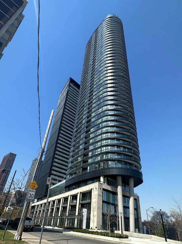 4122 - 585 Bloor St E, Condo with 3 bedrooms, 2 bathrooms and 1 parking in Toronto ON | Image 1