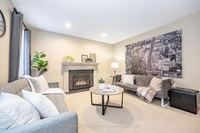 42 Peartree Cres, House detached with 3 bedrooms, 4 bathrooms and 6 parking in Guelph ON | Image 4