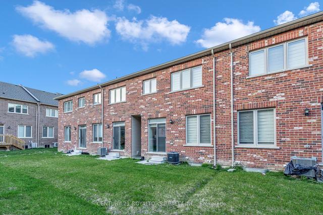 11 Bushwood Tr, House attached with 3 bedrooms, 3 bathrooms and 3 parking in Brampton ON | Image 21