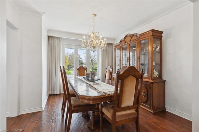 253 Thistledown Boulevard, House detached with 4 bedrooms, 2 bathrooms and 5 parking in Toronto ON | Image 4